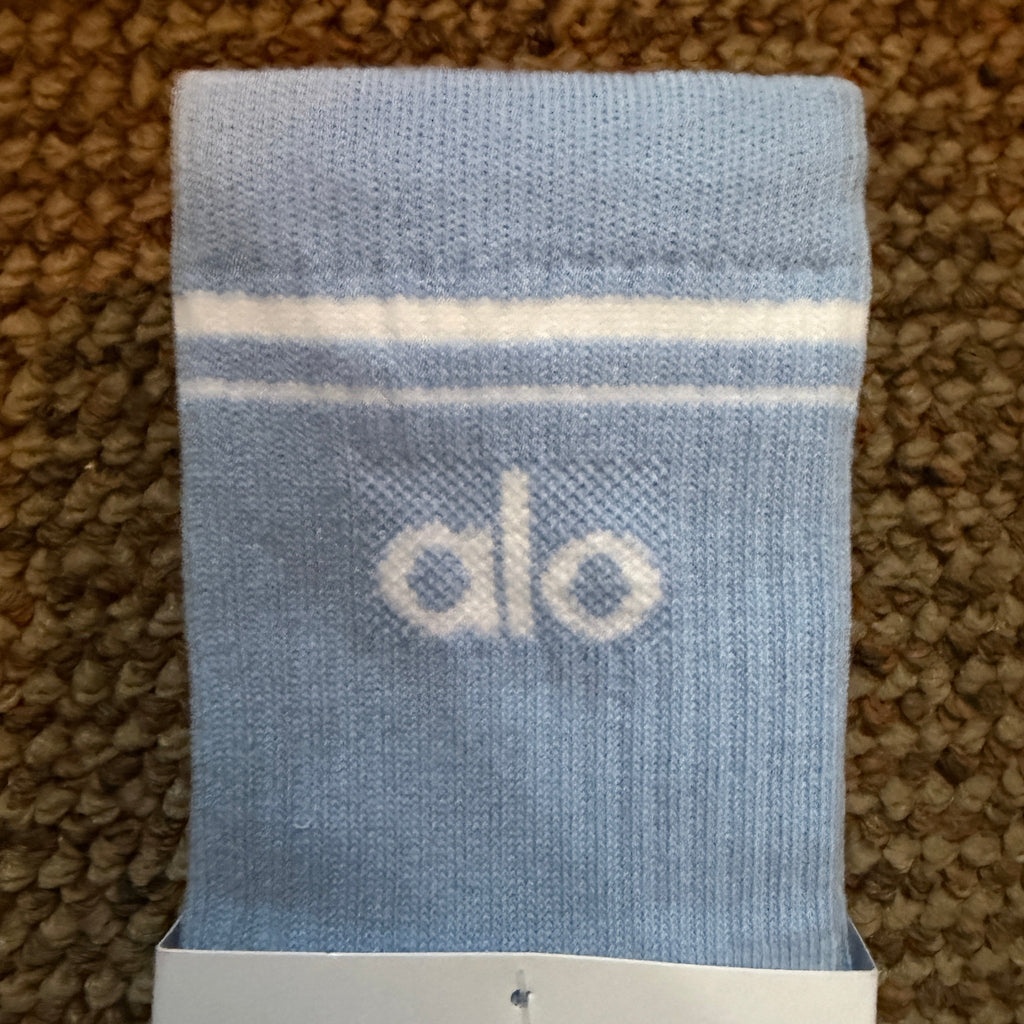 Alo Yoga Unisex Half-Crew Throwback Socks — Seashell Blue/White, M - Vale & Row