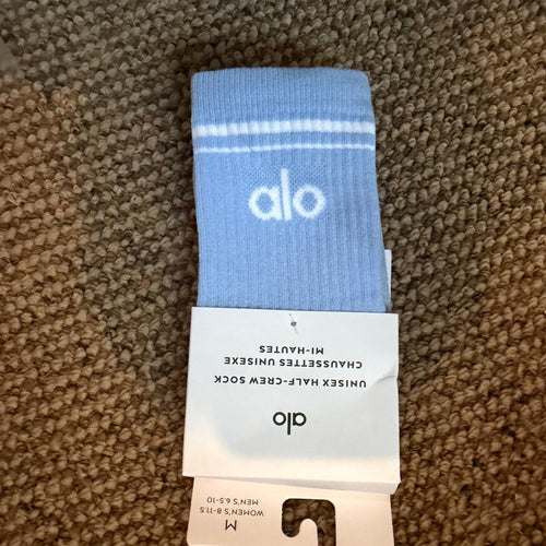 Alo Yoga Unisex Half-Crew Throwback Socks — Seashell Blue/White, M - Vale & Row