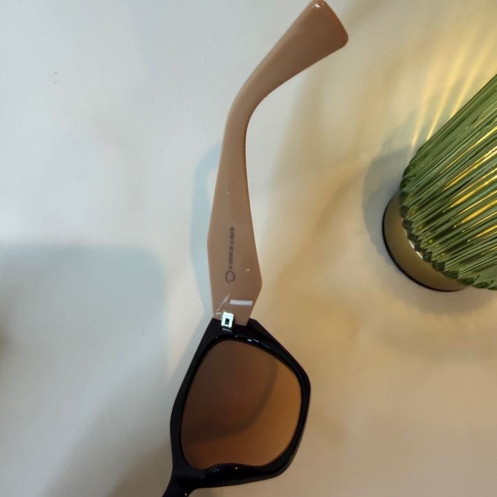 Oscar De La Renta NEW with TagsOversized Sunglasses / RX Frames — Black/Brown Gradient - Vale & Row